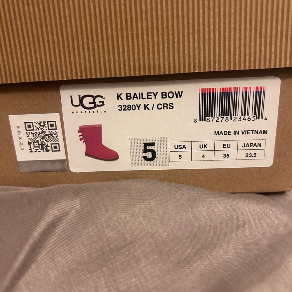 BRAND NEW UGGS